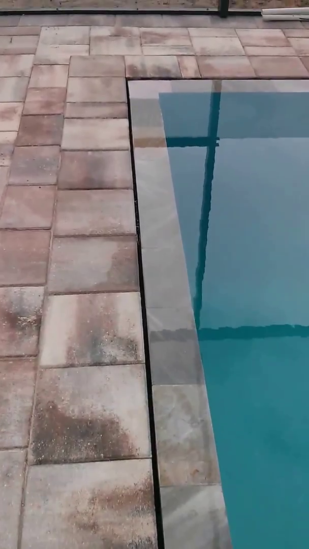 a 360 degree water overflow edge on a pool installation with water